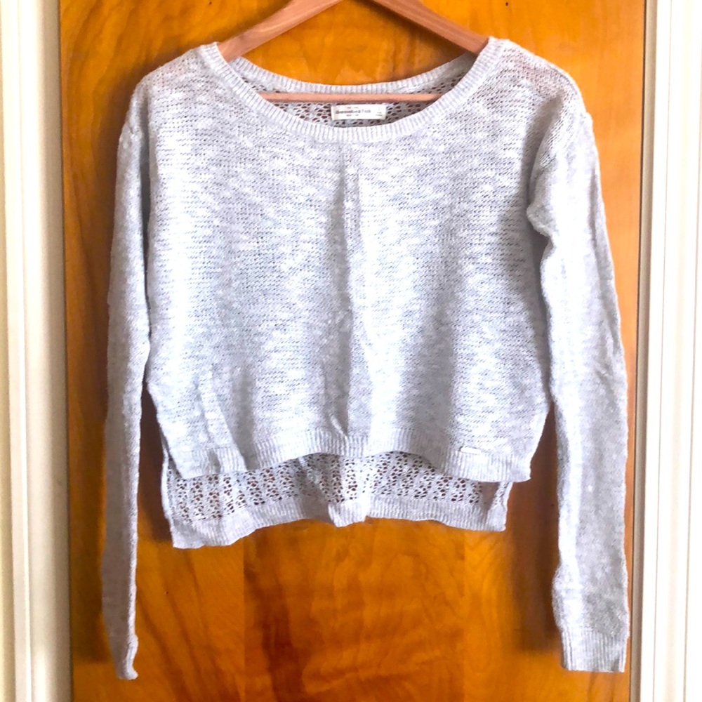 Abercrombie & Fitch grey cropped sweater.